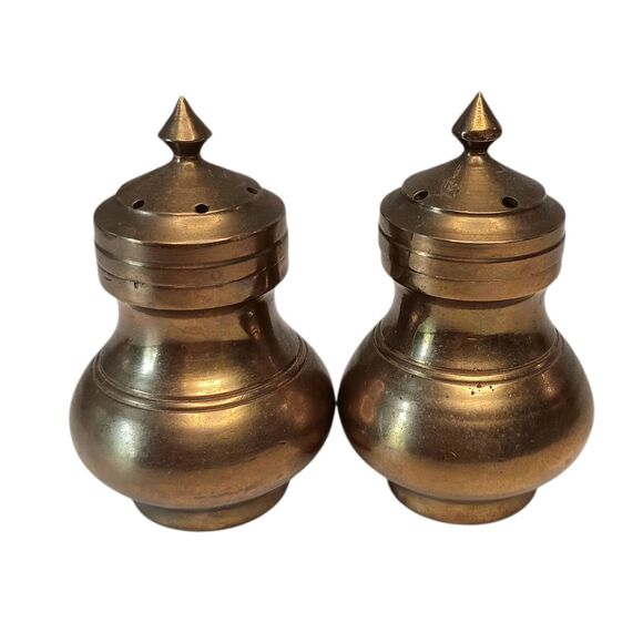 Brass Lot Of 5 Items - 9" Vase, Two 6" Candleholders, 1.5" Salt & Pepper Shakers - Picture 12 of 14